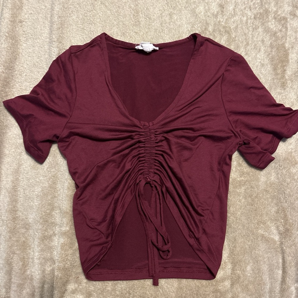 Chic Burgundy Ruched Short Sleeve Top